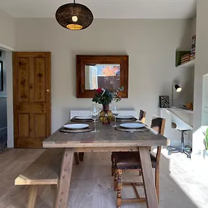 Beautiful 2 Bedroom Townhouse. Darlington (Durham)