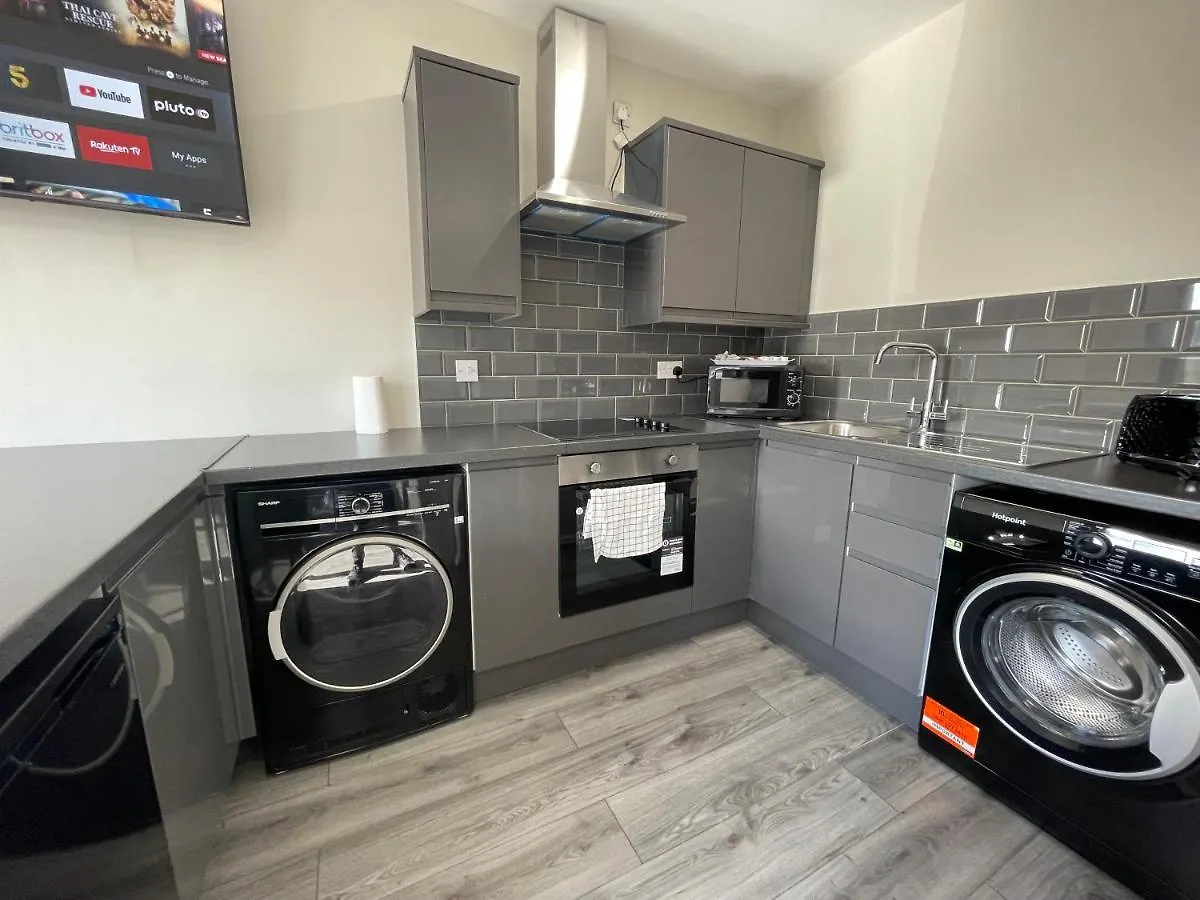 Hosted By Ryan - 1 Bedroom Apartment Liverpool